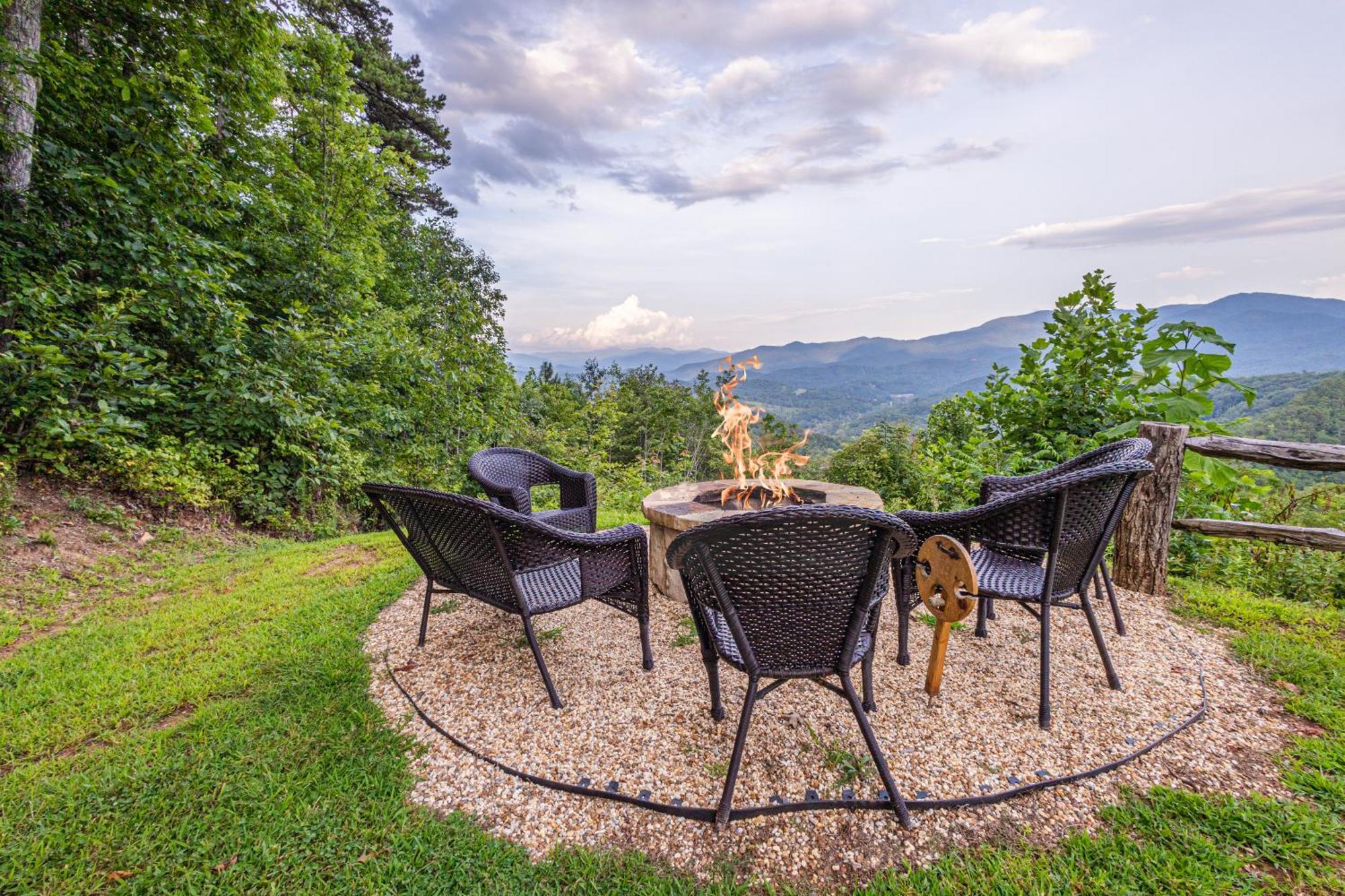 Stunning Mtn. Views! 4Br With All The Amenities! - Vista Vibes- ブライソン・シティ エクステリア 写真