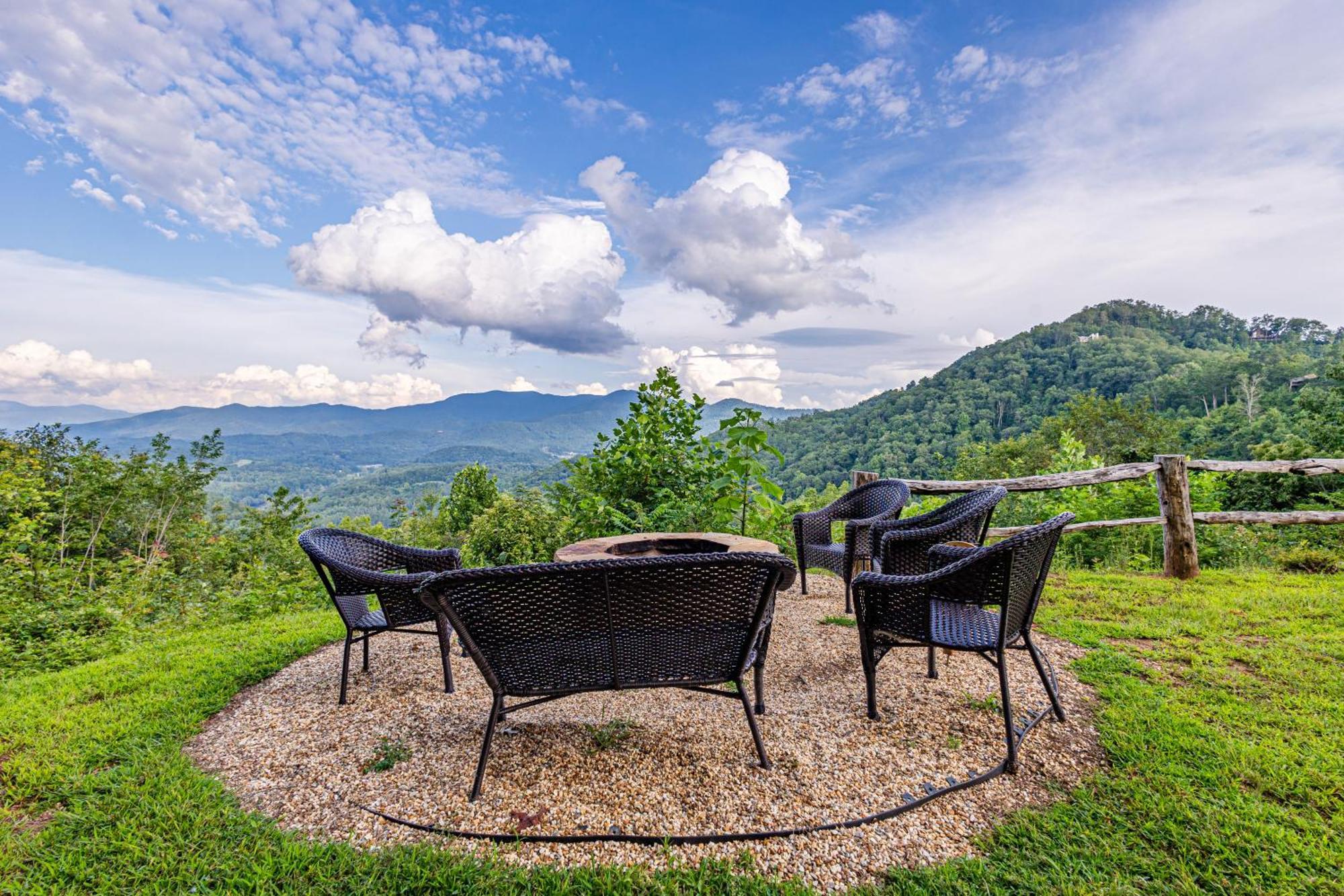 Stunning Mtn. Views! 4Br With All The Amenities! - Vista Vibes- ブライソン・シティ エクステリア 写真